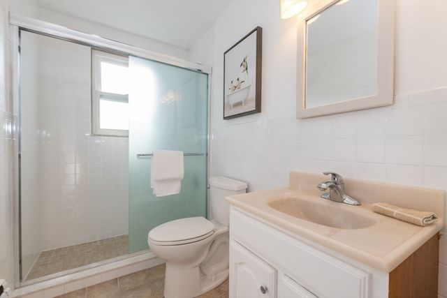 8 Siren St, Winthrop, MA 02152