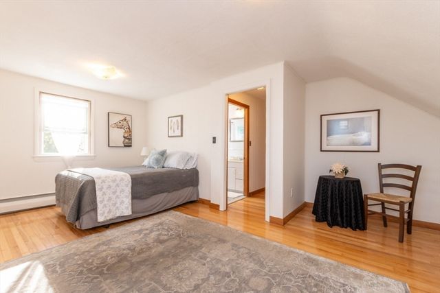 8 Siren St, Winthrop, MA 02152
