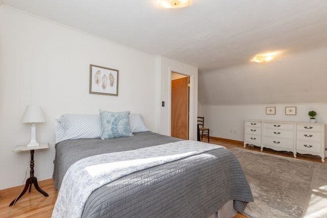 8 Siren St, Winthrop, MA 02152