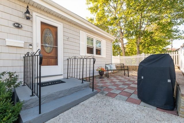 8 Siren St, Winthrop, MA 02152