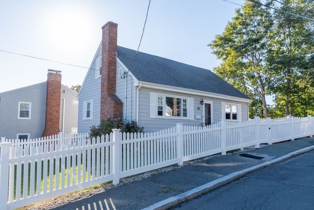 8 Siren St, Winthrop, MA 02152