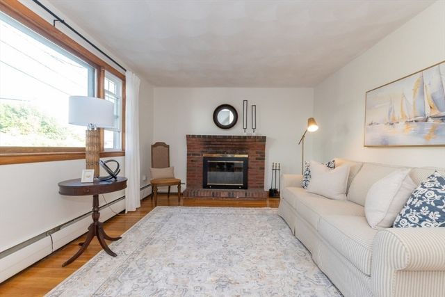 8 Siren St, Winthrop, MA 02152