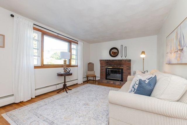 8 Siren St, Winthrop, MA 02152