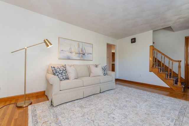 8 Siren St, Winthrop, MA 02152