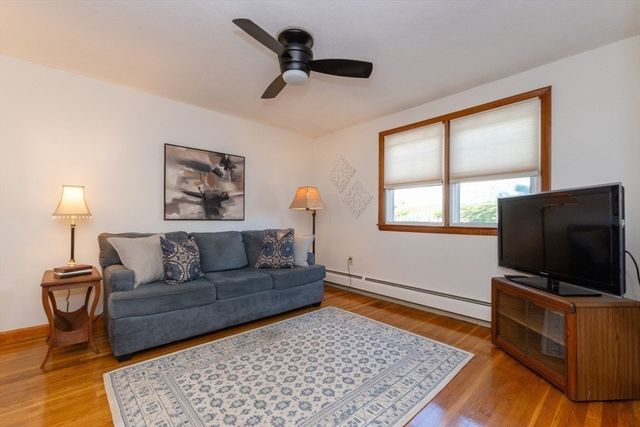 8 Siren St, Winthrop, MA 02152