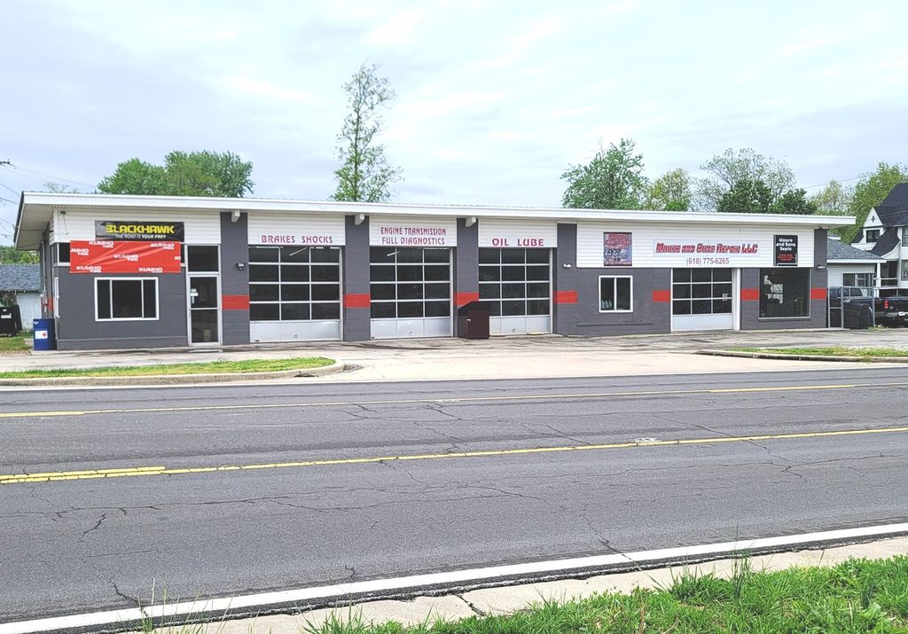 Image 1 of property listing at 303 E Poplar Street, Odin, IL 62870