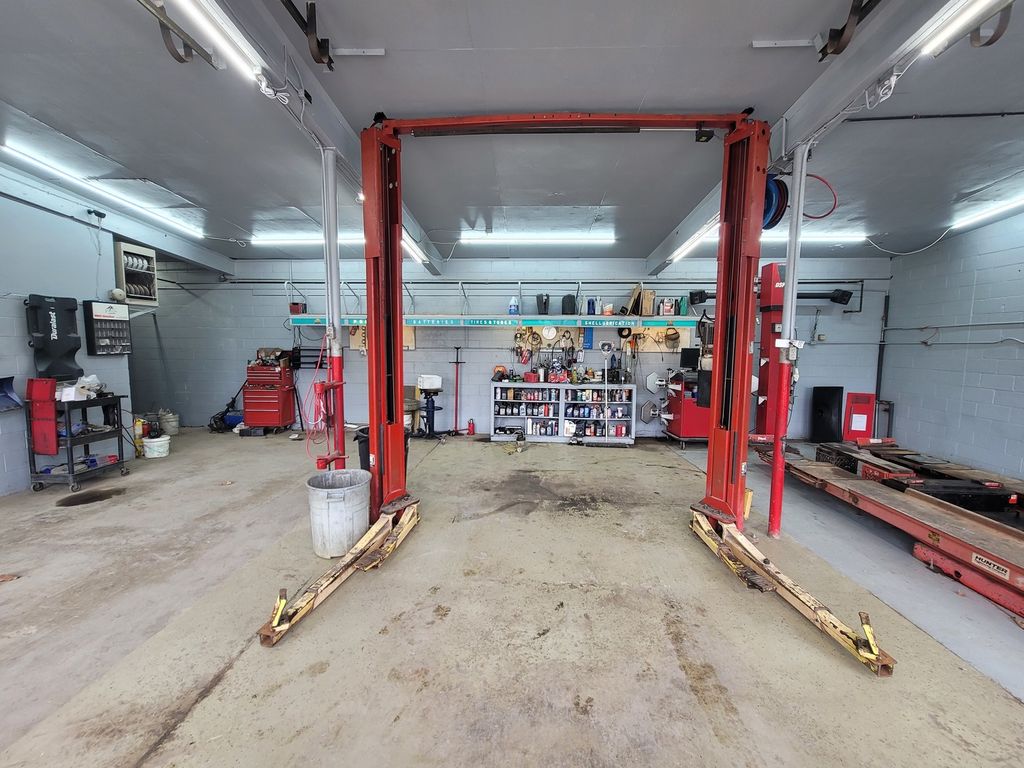 Image 14 of property listing at 303 E Poplar Street, Odin, IL 62870