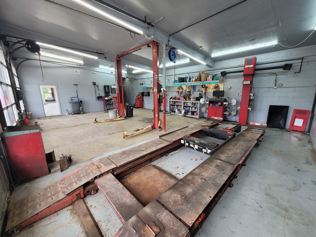 Image 16 of property listing at 303 E Poplar Street, Odin, IL 62870