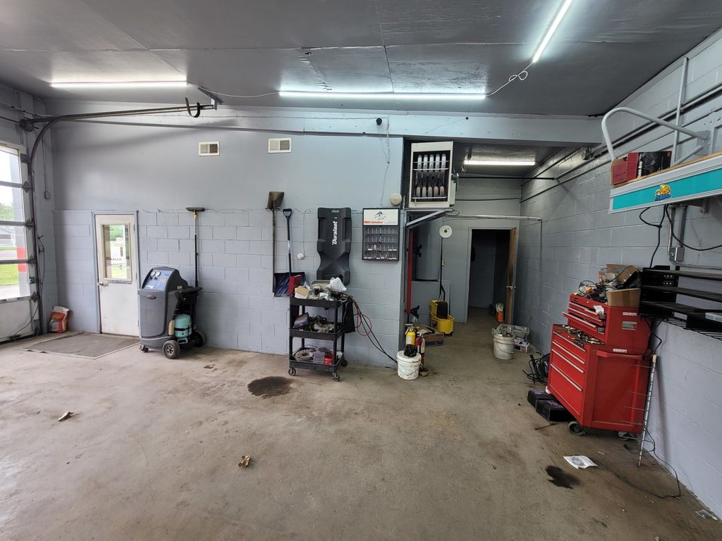 Image 21 of property listing at 303 E Poplar Street, Odin, IL 62870