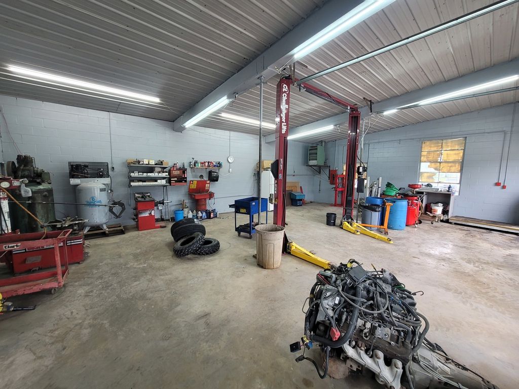 Image 23 of property listing at 303 E Poplar Street, Odin, IL 62870