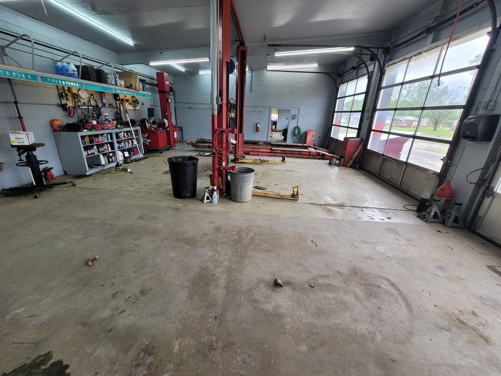 Image 28 of property listing at 303 E Poplar Street, Odin, IL 62870