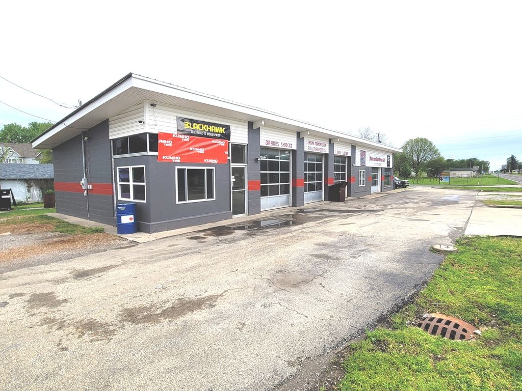 Image 30 of property listing at 303 E Poplar Street, Odin, IL 62870