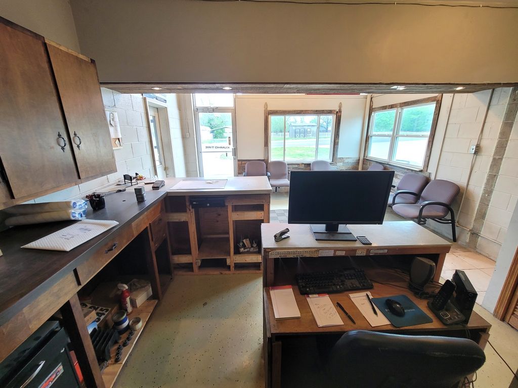 Image 4 of property listing at 303 E Poplar Street, Odin, IL 62870