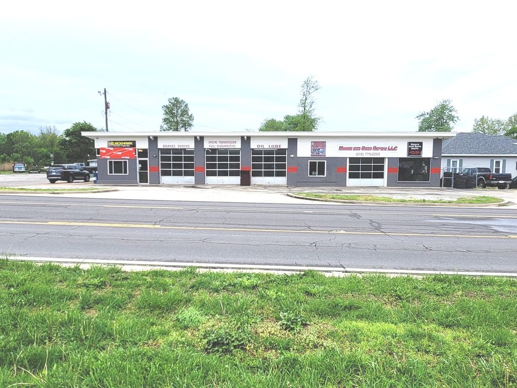 Image 33 of property listing at 303 E Poplar Street, Odin, IL 62870