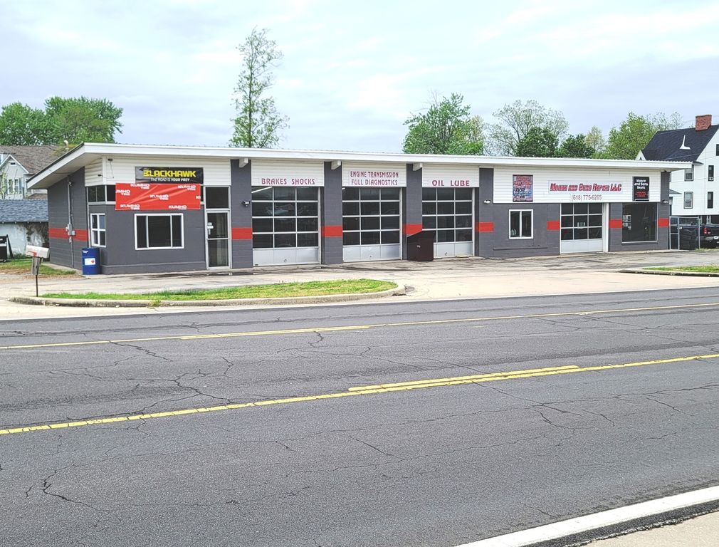 Image 34 of property listing at 303 E Poplar Street, Odin, IL 62870