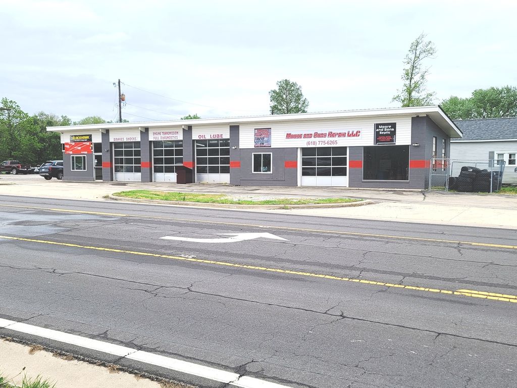 Image 35 of property listing at 303 E Poplar Street, Odin, IL 62870