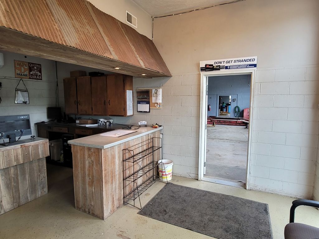 Image 5 of property listing at 303 E Poplar Street, Odin, IL 62870