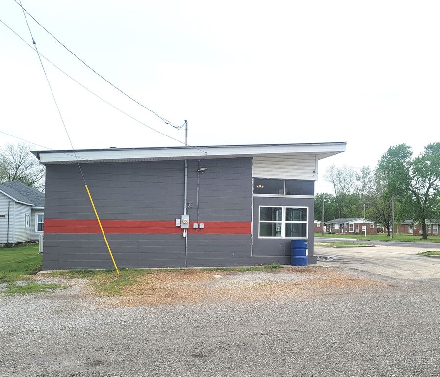 Image 42 of property listing at 303 E Poplar Street, Odin, IL 62870