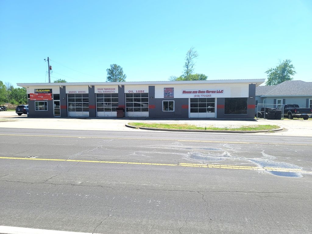 Image 44 of property listing at 303 E Poplar Street, Odin, IL 62870