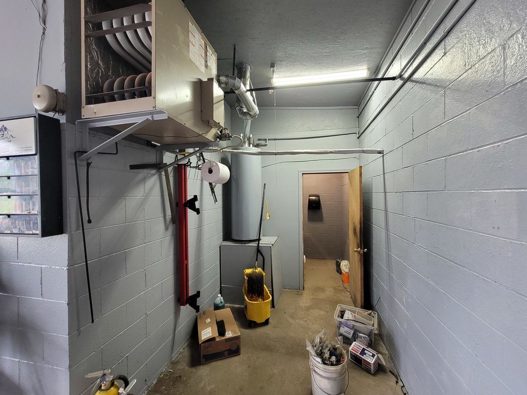 Image 6 of property listing at 303 E Poplar Street, Odin, IL 62870