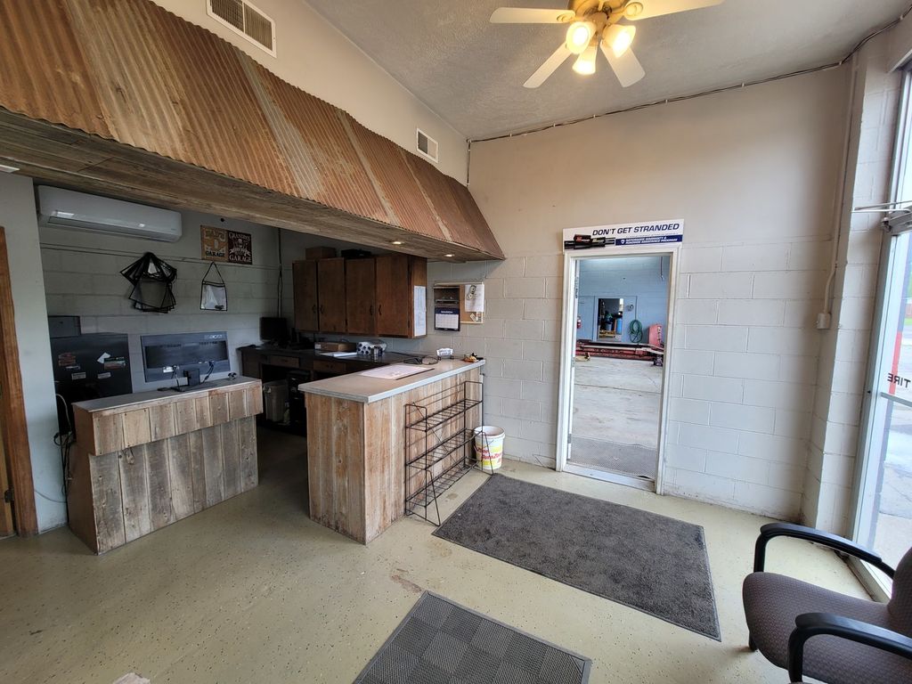 Image 7 of property listing at 303 E Poplar Street, Odin, IL 62870