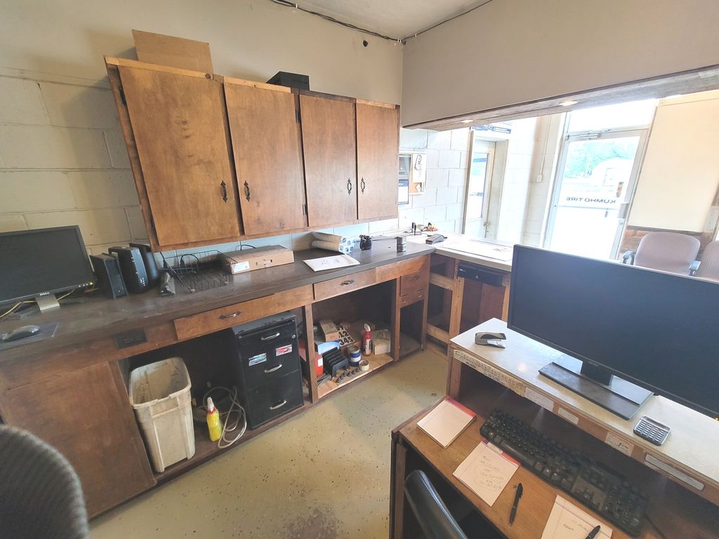 Image 8 of property listing at 303 E Poplar Street, Odin, IL 62870