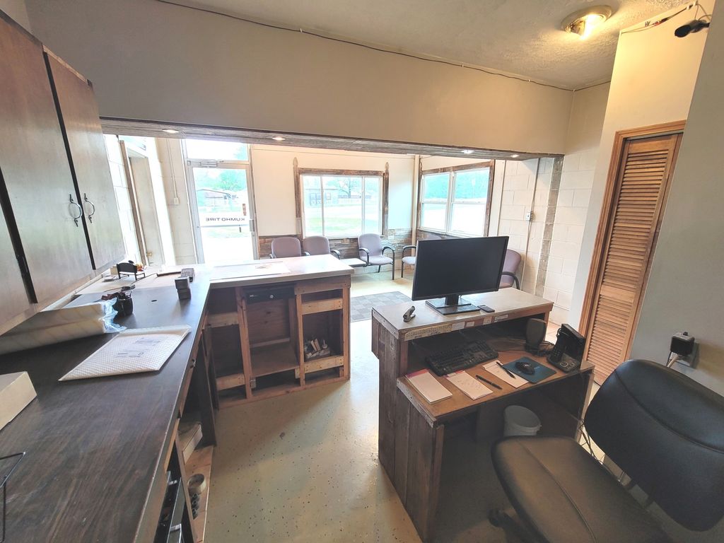 Image 9 of property listing at 303 E Poplar Street, Odin, IL 62870