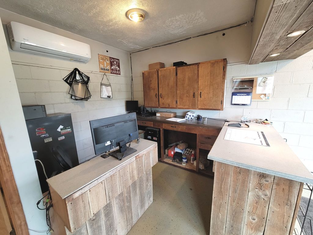 Image 10 of property listing at 303 E Poplar Street, Odin, IL 62870