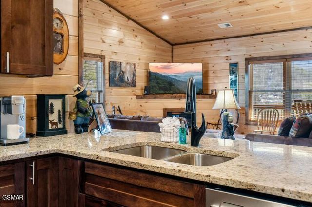 561 Sugar Loaf Road, Seymour, TN 37865