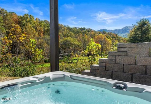 561 Sugar Loaf Road, Seymour, TN 37865