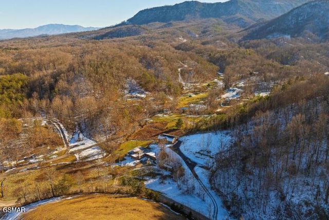 561 Sugar Loaf Road, Seymour, TN 37865