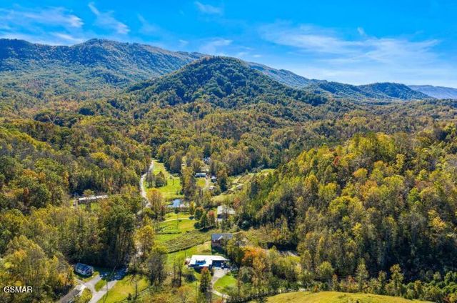 561 Sugar Loaf Road, Seymour, TN 37865