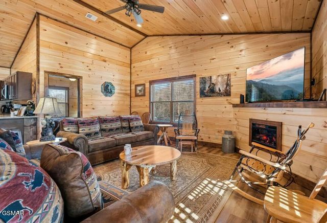 561 Sugar Loaf Road, Seymour, TN 37865