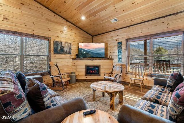 561 Sugar Loaf Road, Seymour, TN 37865