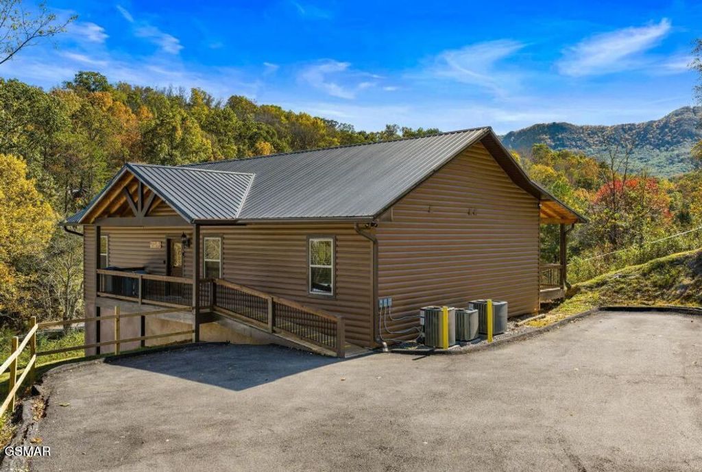 561 Sugar Loaf Road, Seymour, TN 37865