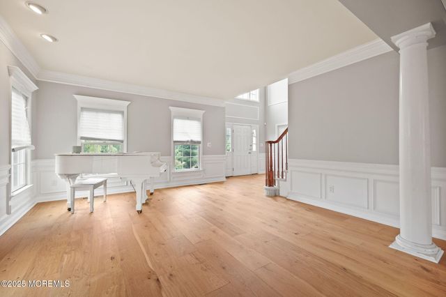 16 Stream Bank Drive, Freehold, NJ 07728