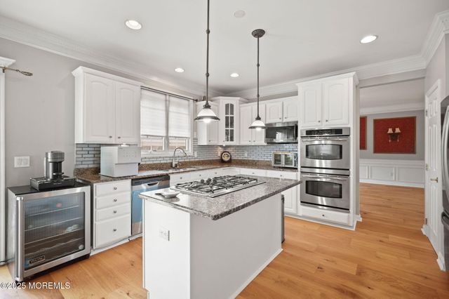 16 Stream Bank Drive, Freehold, NJ 07728