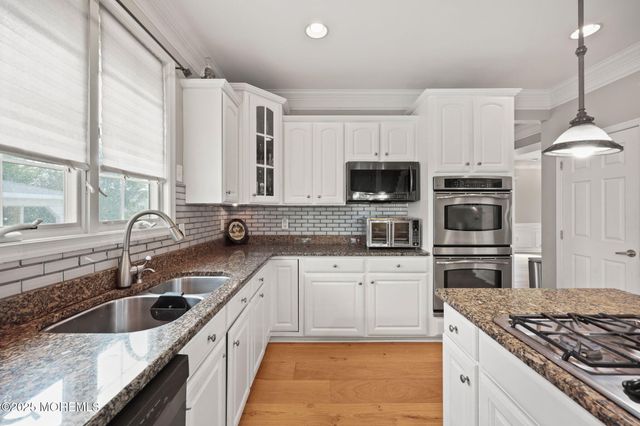 16 Stream Bank Drive, Freehold, NJ 07728