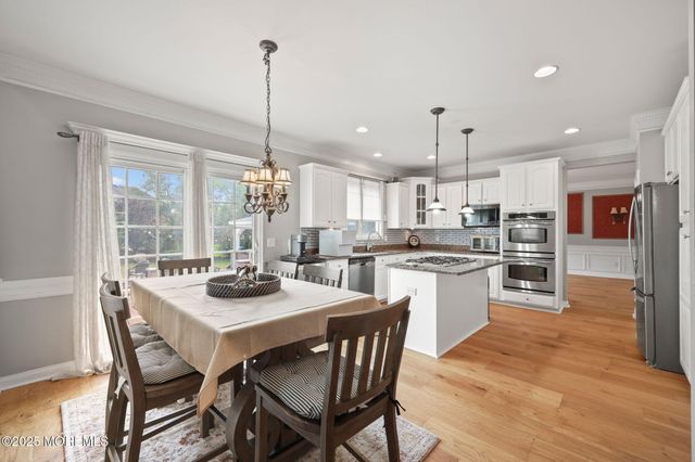 16 Stream Bank Drive, Freehold, NJ 07728