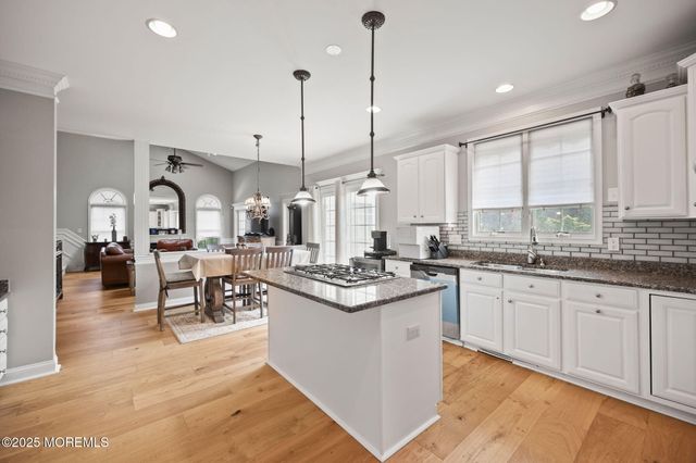 16 Stream Bank Drive, Freehold, NJ 07728