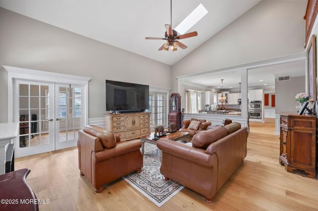 16 Stream Bank Drive, Freehold, NJ 07728