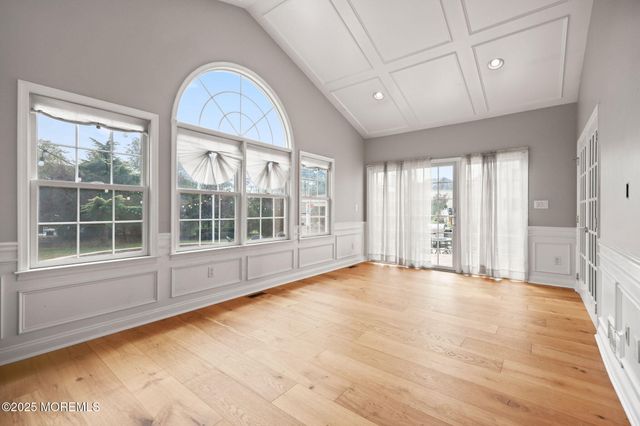 16 Stream Bank Drive, Freehold, NJ 07728