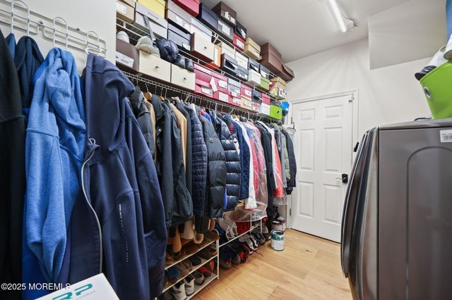 16 Stream Bank Drive, Freehold, NJ 07728