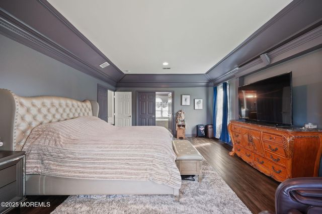 16 Stream Bank Drive, Freehold, NJ 07728