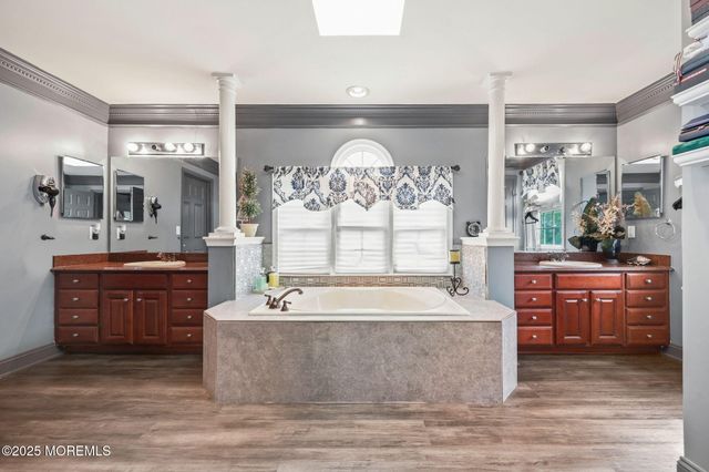 16 Stream Bank Drive, Freehold, NJ 07728