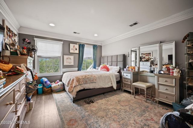 16 Stream Bank Drive, Freehold, NJ 07728