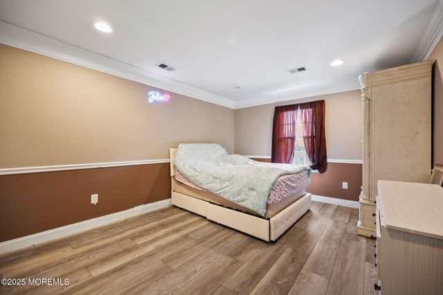 16 Stream Bank Drive, Freehold, NJ 07728