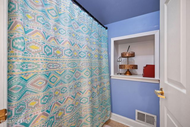 16 Stream Bank Drive, Freehold, NJ 07728