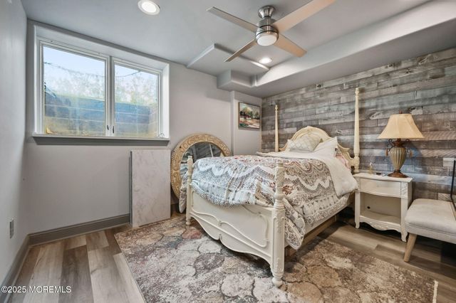 16 Stream Bank Drive, Freehold, NJ 07728