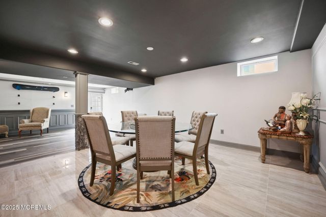 16 Stream Bank Drive, Freehold, NJ 07728